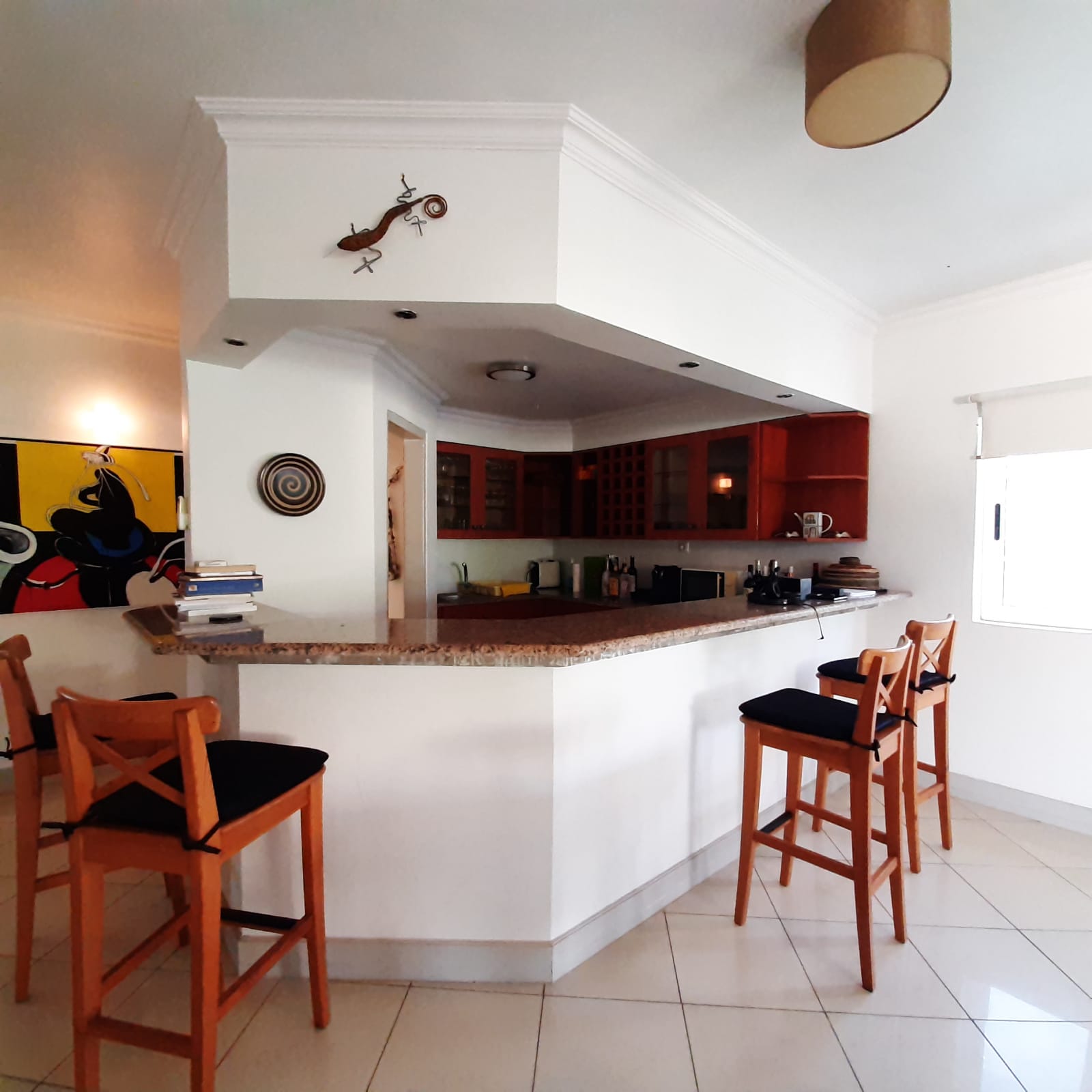 Vende-se uma Moradia T4 no Bairro Triunfo por apenas 39.000.000.00