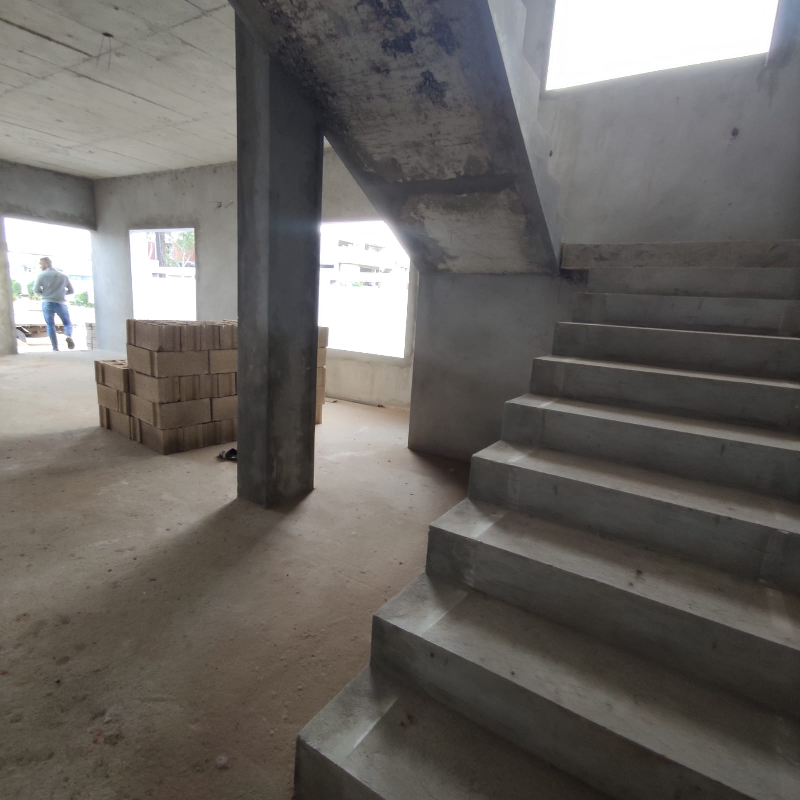 Vende-se Duas Moradias T5 no Bairro de Mapulene Cada Por apenas 14.000.000.00