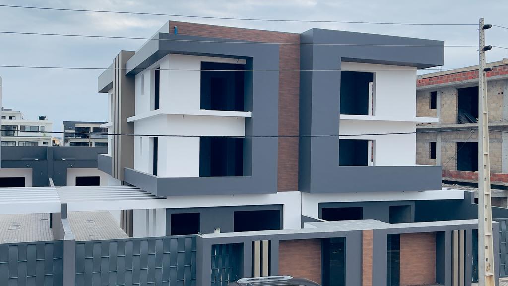 Vende-se 10 Geminadas inacabadas no Bairro do Trinfo por apenas 18.500.000,00