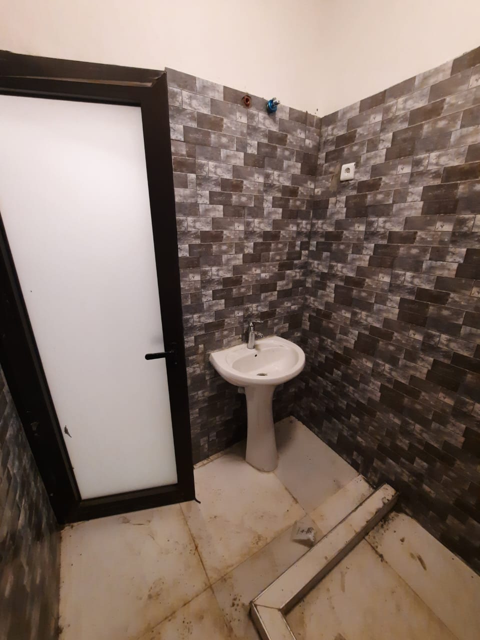 Edifício Em Pemba Com 8 Quartos Por 30.000.00