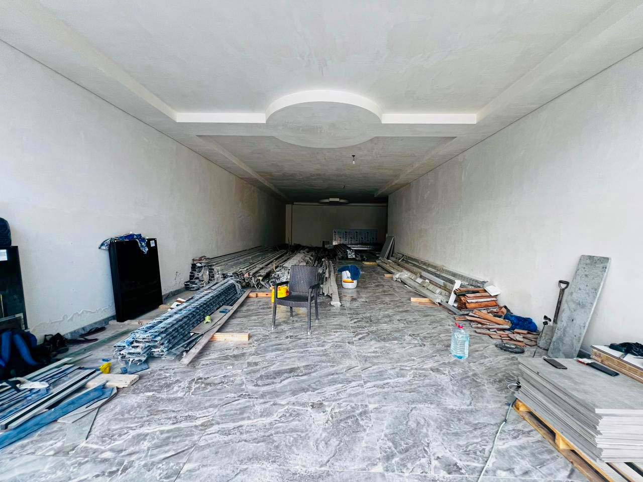 Loja no Prédio Aura na Av. Para o Palmar (Sommesrchield) por 384.000.00 MZN