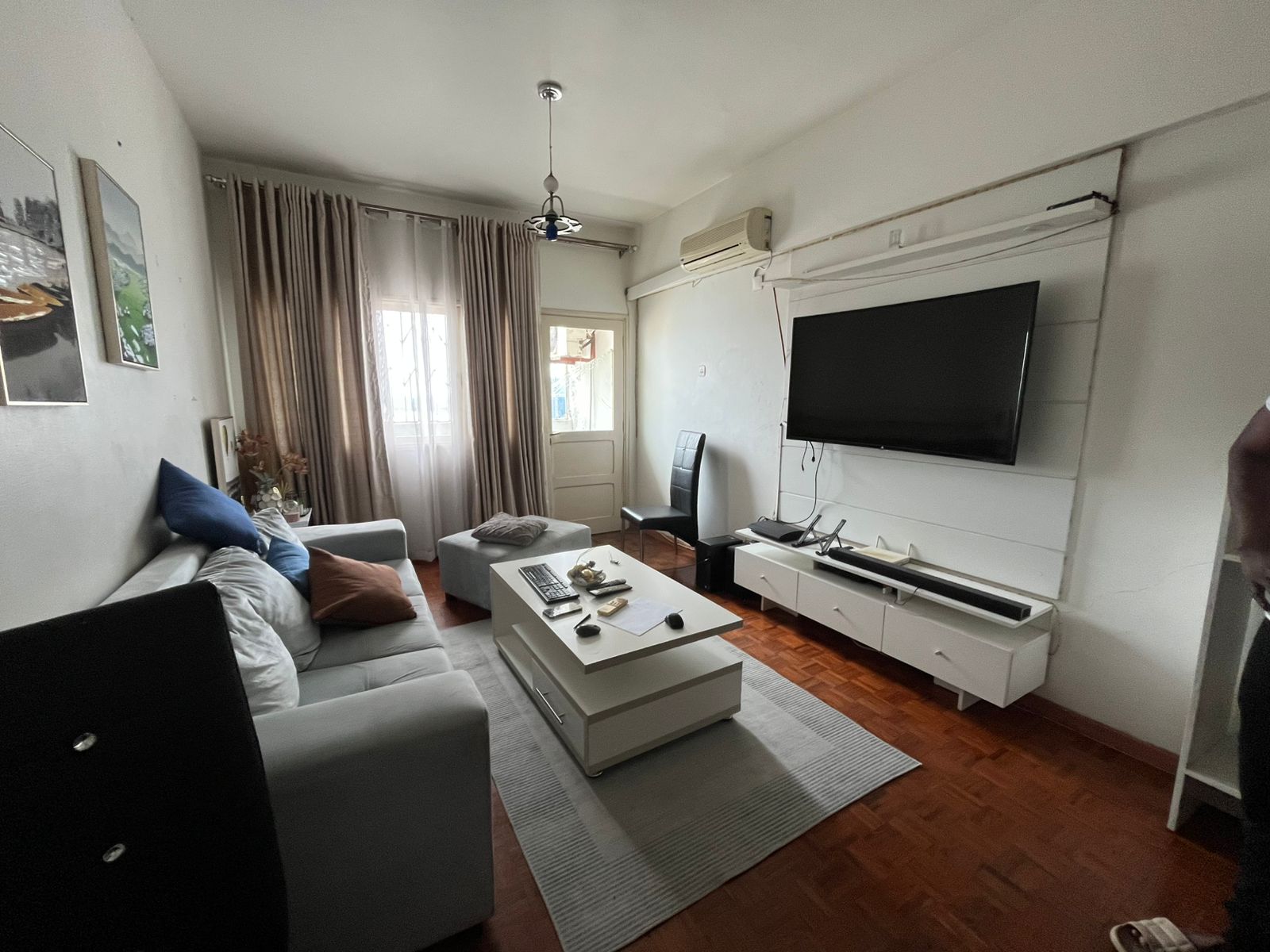 Vende-se Apartamento T3 em Andar Alto com Vista à Cidade no Bairro Central