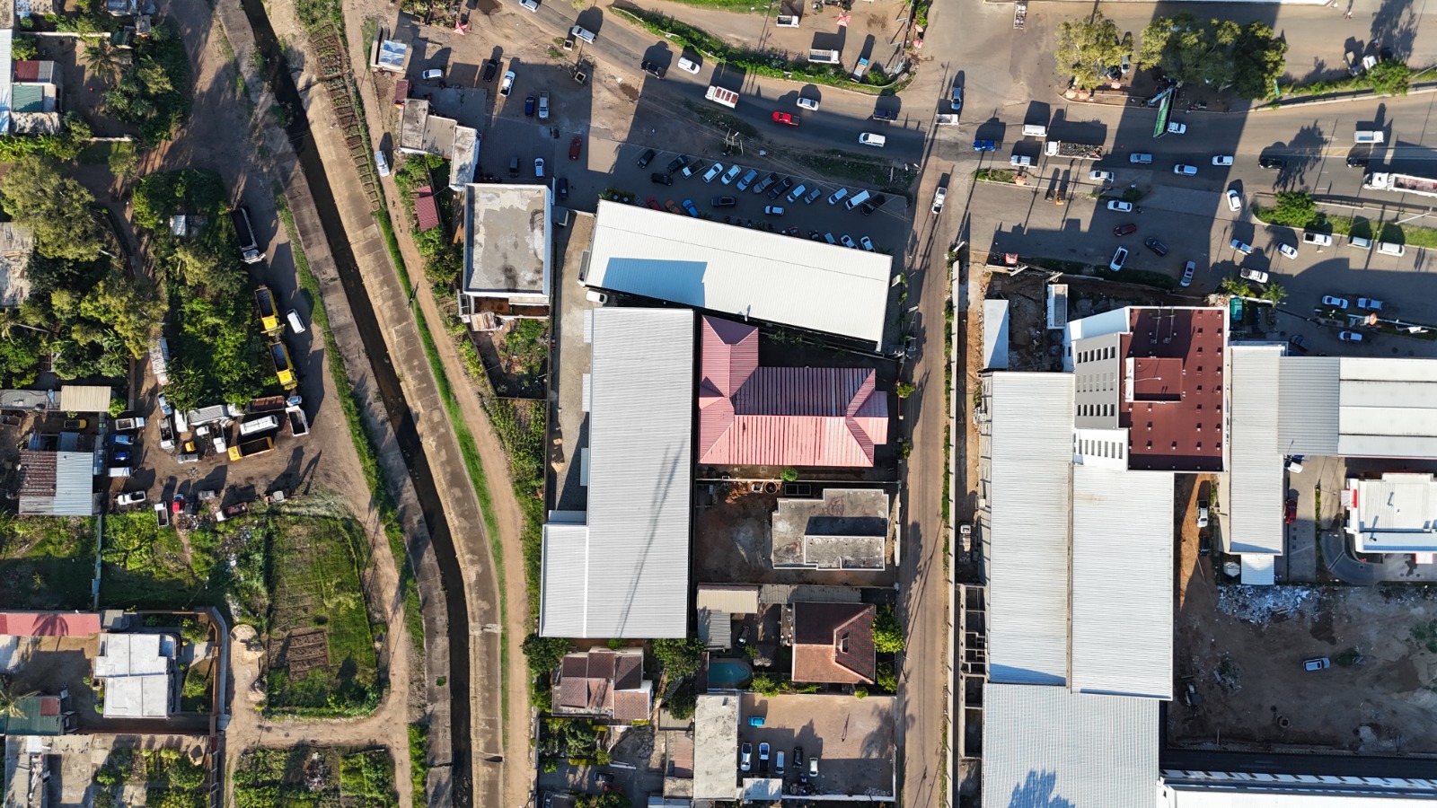 Arrenda-se Armazem na Matola em frente ao Building Warehouse por Apenas 422.000.00MZN