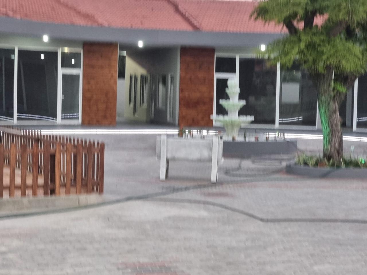 Vende-se Complexo Comercial em Marracuene por apenas 65.000.000.00 Mzn