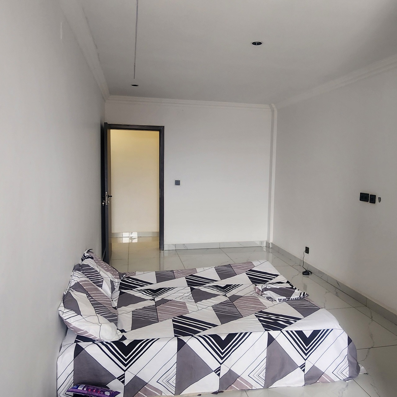 Arrenda-se Apartamento T4 em Mapulene Apenas 90.000.00 Mzn