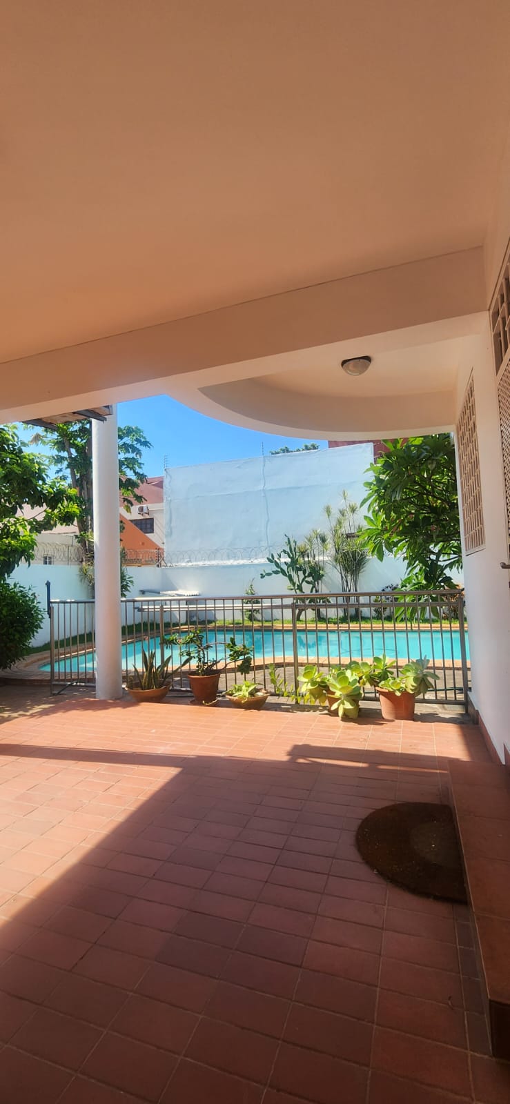 Arrenda-se Moradia T5 com Piscina na Sommerschield por Apenas 4.000.00USD