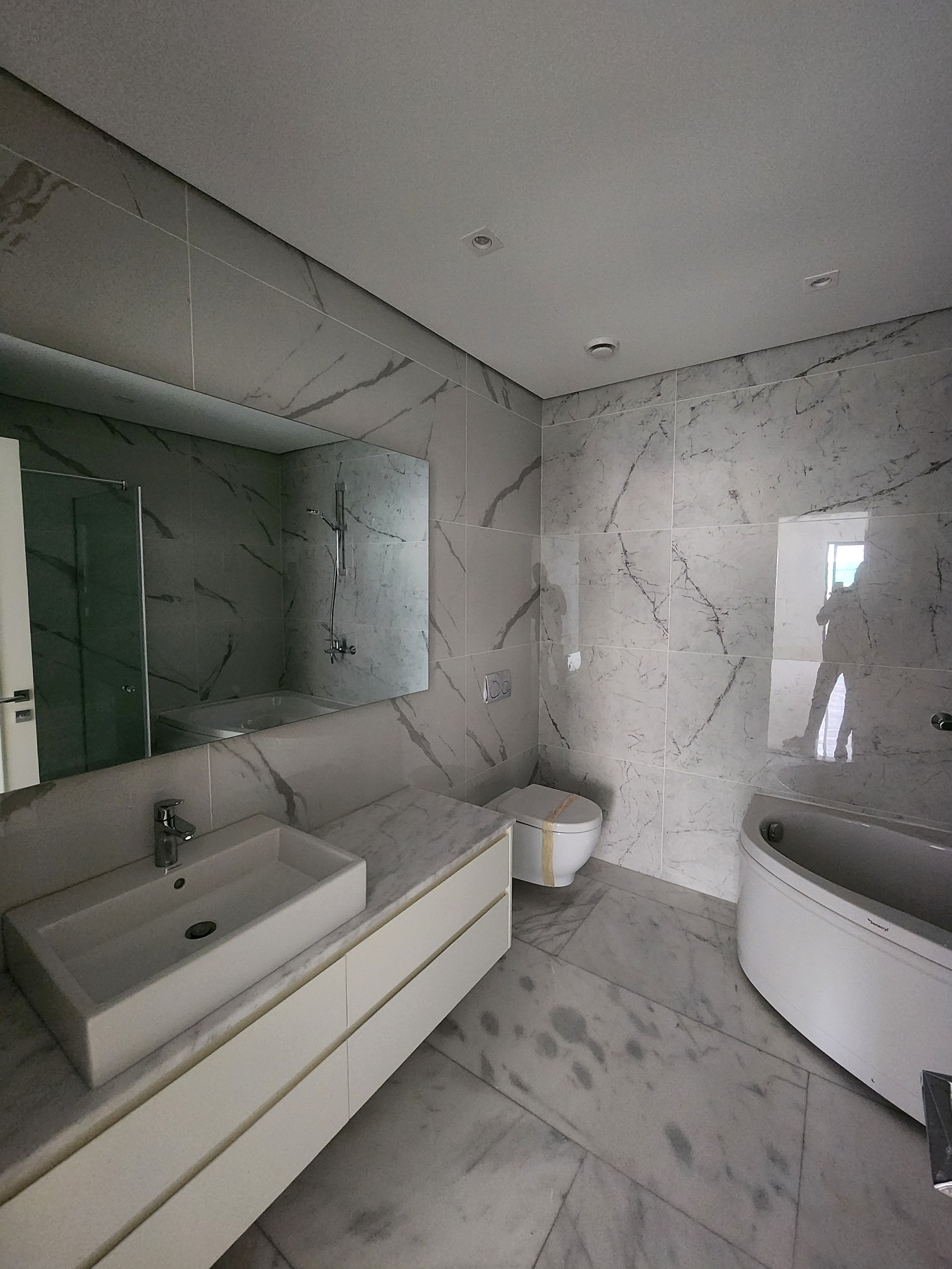 Arrenda-se Apartamento T3 com vista Mar na Frederick Engels por Apenas 8.000.00 USD
