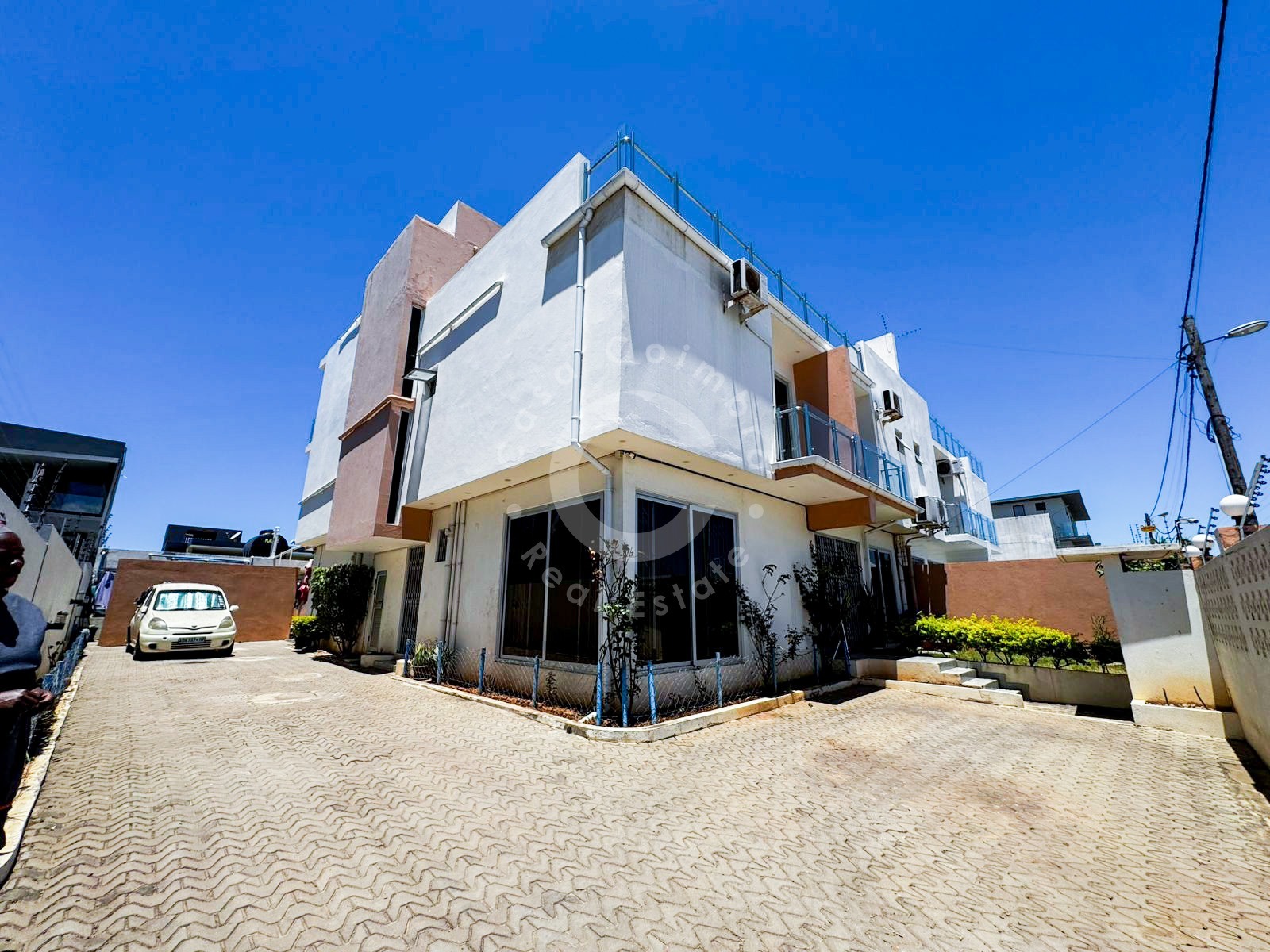 Vende-se Moradia T5+1 Moderna No Bairro Triunfo Novo por apenas 36.000.000.00 Mzn