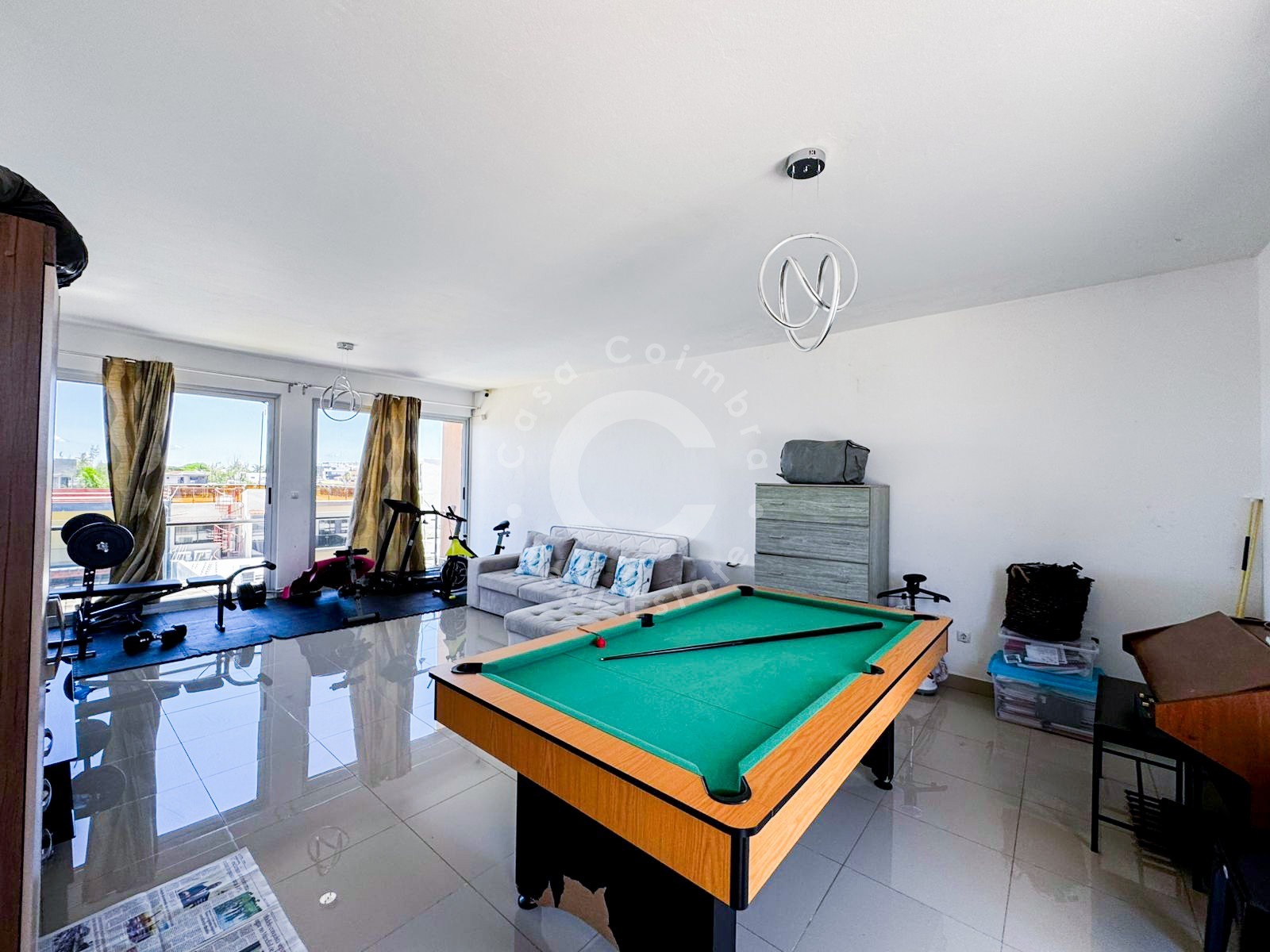 Arrenda-se Moradia T5+1 Moderna No Bairro Triunfo Novo por apenas 150.000.00 Mzn