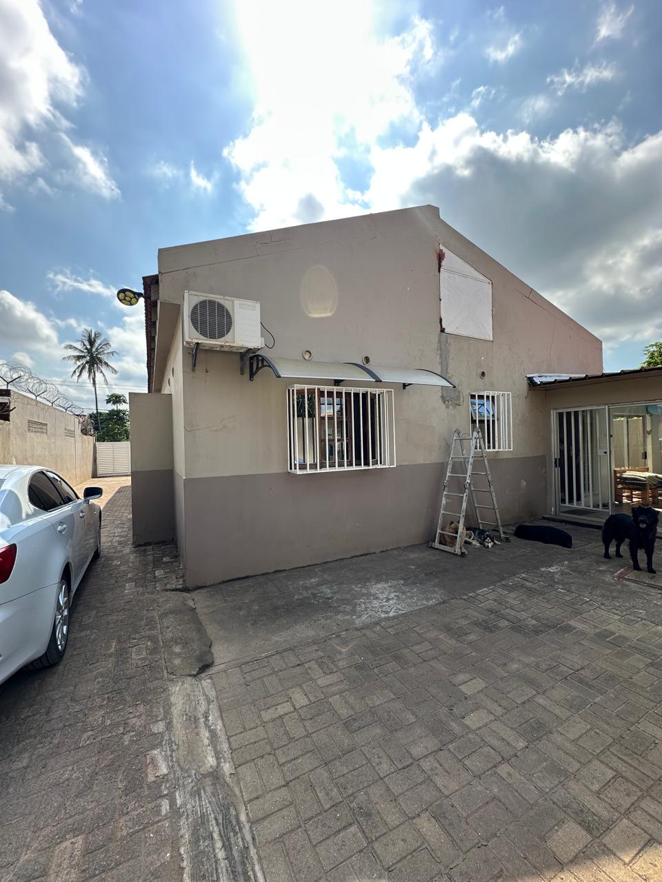 Vende-se Moradia T3 na Matola B, Por Apenas 11.000.000.00 mzn