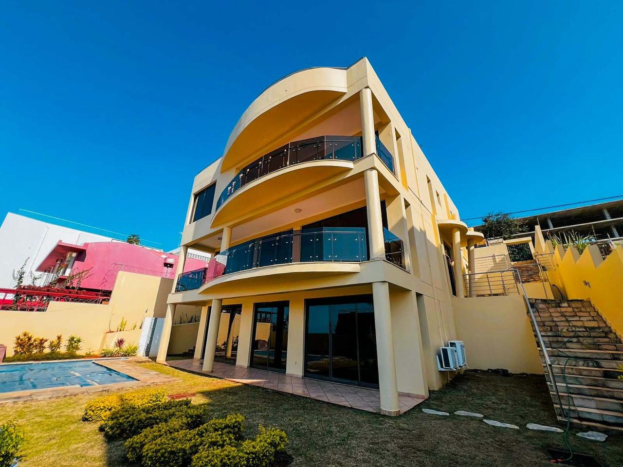 Moradia Exclusiva com Vista Mar na Sommerschield II, Maputo - 5 Quartos