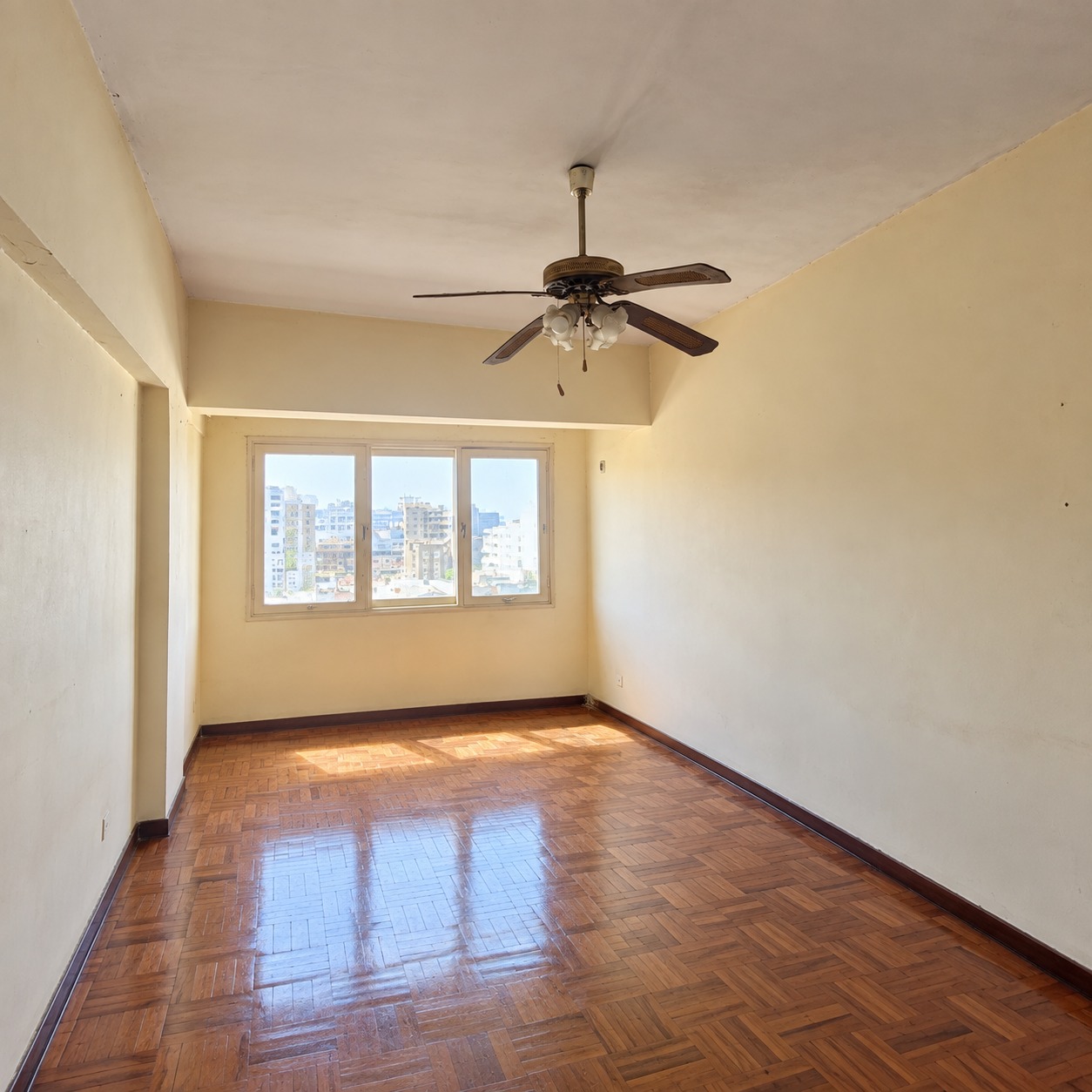 VENDE-SE APARTAMENTO T3 NA AV. 24 DE JULHO POR APENAS 7.000.000.00 MZN