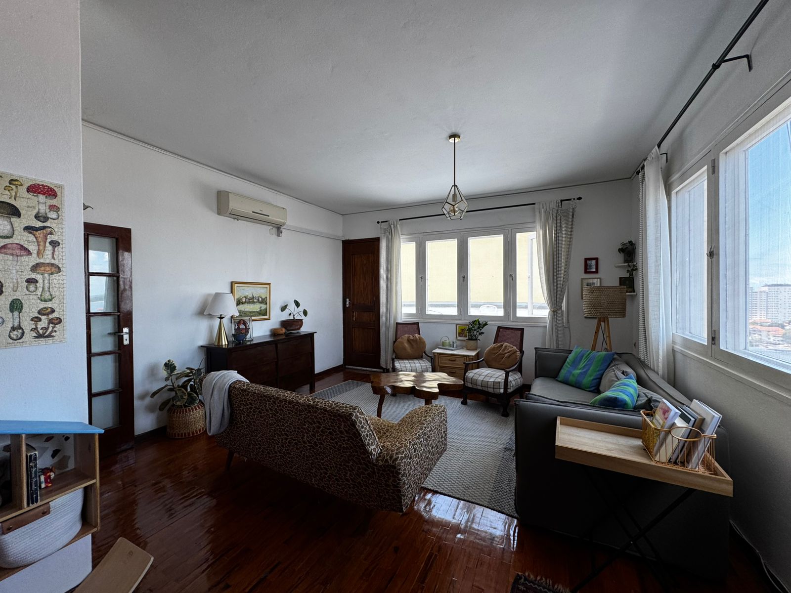 Vende-se Apartamento T4 Na Av. 24 de Julho Por Apenas 19.000.000,00 Mzn